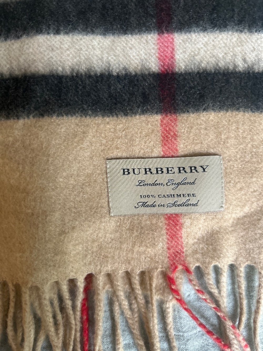 Burberry 100% cashmere Scarf